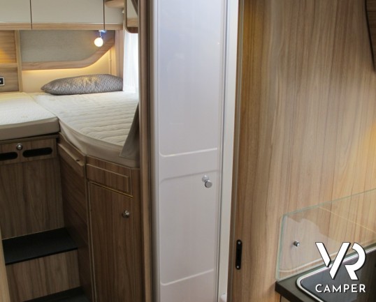 Hymer Exsis-T 678: camper nuovo semintegrale a Totino oltre i 7 metri di lunghezza con i letti gemelli e bagno e doccia separati