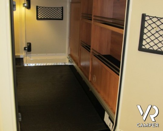 Hymer Exsis-I 504: camper motorhome nuovo compatto con letto matrimoniale in coda, ampio garage, letto basculante, 4 posti letto e omologati in solo 6