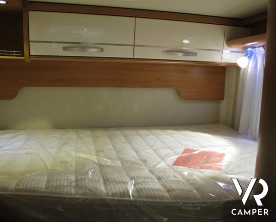 Hymer Exsis-I 504: camper motorhome nuovo compatto con letto matrimoniale in coda, ampio garage, letto basculante, 4 posti letto e omologati in solo 6