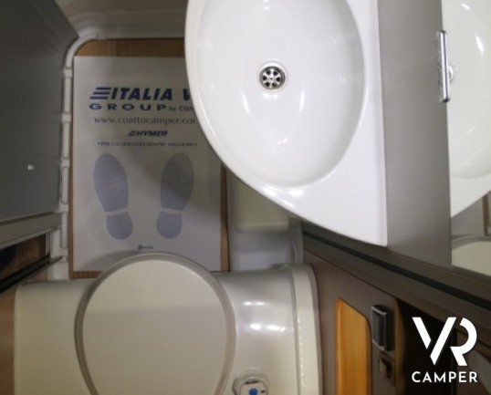 Hymer Exsis-I 504: camper motorhome nuovo compatto con letto matrimoniale in coda, ampio garage, letto basculante, 4 posti letto e omologati in solo 6