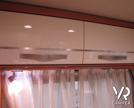 Hymer Exsis-I 504: camper motorhome nuovo compatto con letto matrimoniale in coda, ampio garage, letto basculante, 4 posti letto e omologati in solo 6