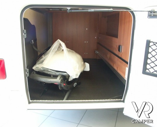 Hymer Exsis-T 598: semintegrale nuovo Hymer con letto nautico centrale, bagno e doccia separata.