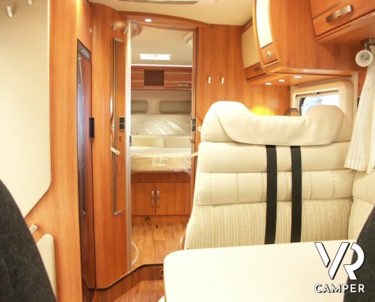 Hymer Exsis-T 598: semintegrale nuovo Hymer con letto nautico centrale, bagno e doccia separata.