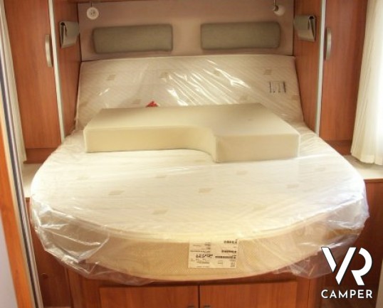 Hymer Exsis-T 598: semintegrale nuovo Hymer con letto nautico centrale, bagno e doccia separata.