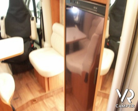 Hymer Exsis-T 598: semintegrale nuovo Hymer con letto nautico centrale, bagno e doccia separata.