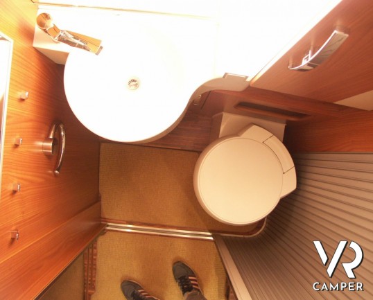 Hymer B 694 SL: camper usato in piemonte, motorhome di fascia lusso, con tanti accessori e garage!