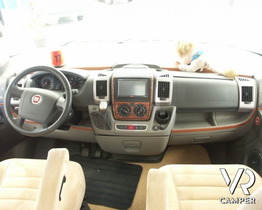 Hymer B 694 SL: camper usato in piemonte, motorhome di fascia lusso, con tanti accessori e garage!