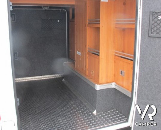 Hymer ML-T 580 4X4: camper semintegrale con letti gemelli su meccanica mercedes trazione posteriore