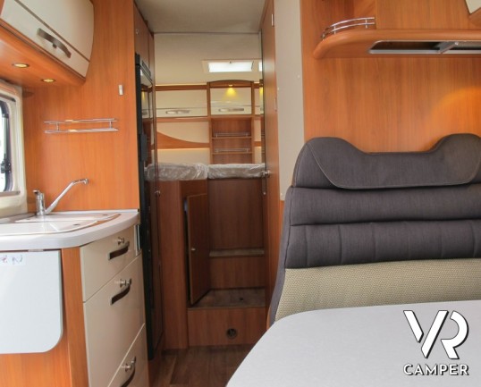 Hymer ML-T 580 4X4: camper semintegrale con letti gemelli su meccanica mercedes trazione posteriore