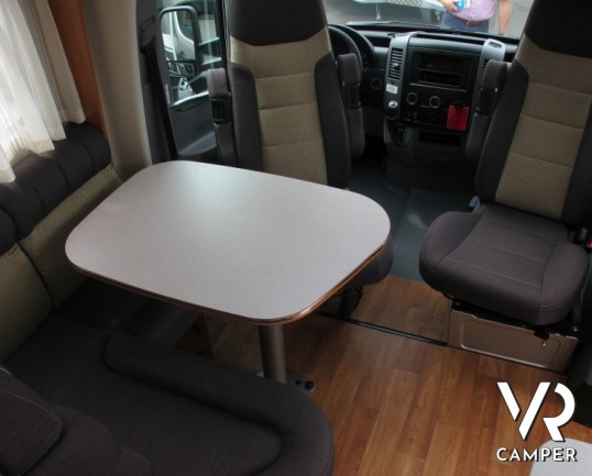 Hymer ML-T 580 4X4: camper semintegrale con letti gemelli su meccanica mercedes trazione posteriore