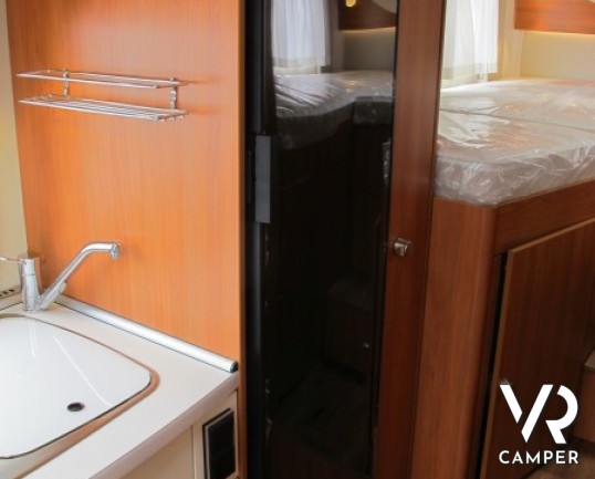 Hymer ML-T 580 4X4: camper semintegrale con letti gemelli su meccanica mercedes trazione posteriore