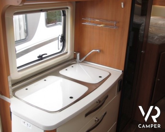 Hymer ML-T 580 4X4: camper semintegrale con letti gemelli su meccanica mercedes trazione posteriore