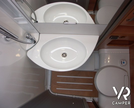 Hymer MLI 540: motorhome nuovo su mercedes con trazione posteriore e garage