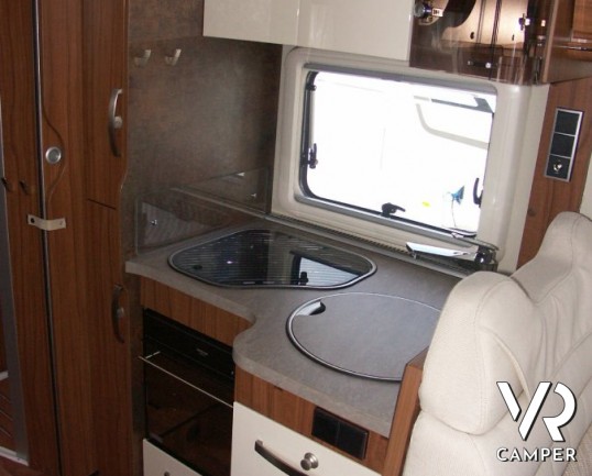 Hymer MLI 620: motorhome nuovo su mercedes con garage doccia e bagno separati