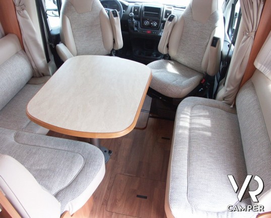 Hymer Tramp 708 SL: camper semintegrale nuovo con letto nautico e garage.