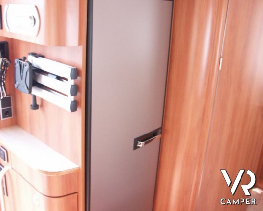 Hymer Tramp 708 SL: camper semintegrale nuovo con letto nautico e garage.