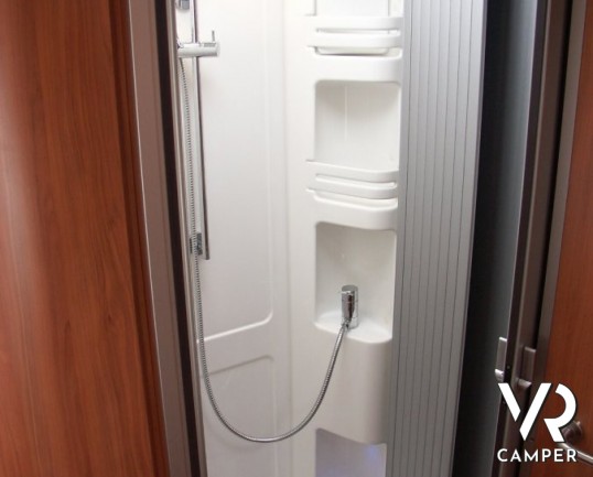 Hymer Tramp 708 SL: camper semintegrale nuovo con letto nautico e garage.