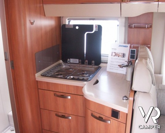 Hymer Tramp 708 SL: camper semintegrale nuovo con letto nautico e garage.