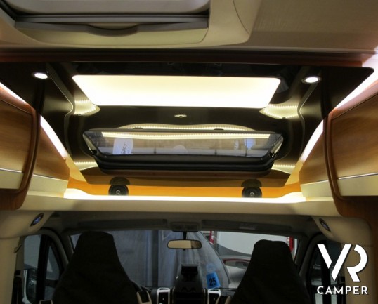 Hymer Tramp 554 SL: camper nuovo Hymer semintegrale con letto alla francese posteriore e portamoto estraibile.