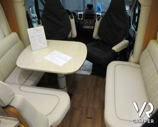 Hymer Tramp 554 SL: camper nuovo Hymer semintegrale con letto alla francese posteriore e portamoto estraibile.