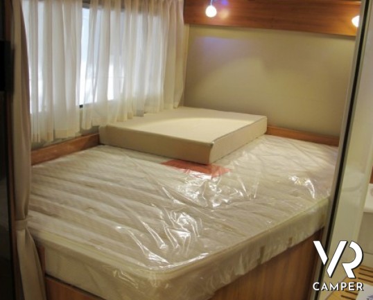 Hymer Tramp 554 SL: camper nuovo Hymer semintegrale con letto alla francese posteriore e portamoto estraibile.