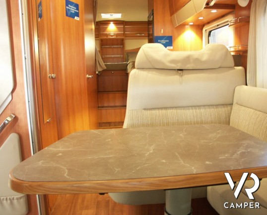 HYMER TRAMP 568 SL: camper semintegrale nuovo con doppio pavimento e letti gemelli con garage.