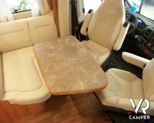 HYMER TRAMP 568 SL: camper semintegrale nuovo con doppio pavimento e letti gemelli con garage.