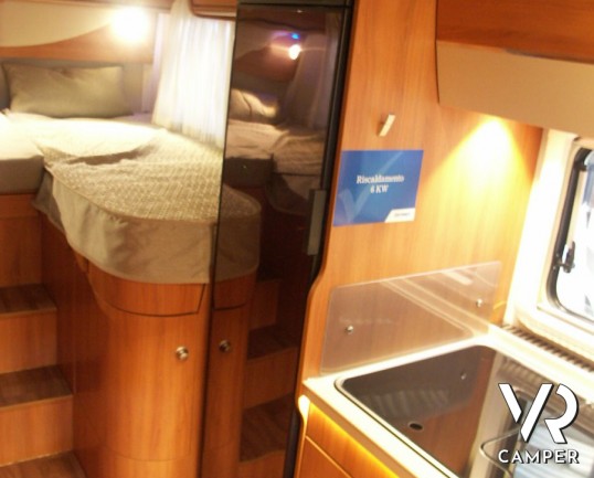 HYMER TRAMP 568 SL: camper semintegrale nuovo con doppio pavimento e letti gemelli con garage.
