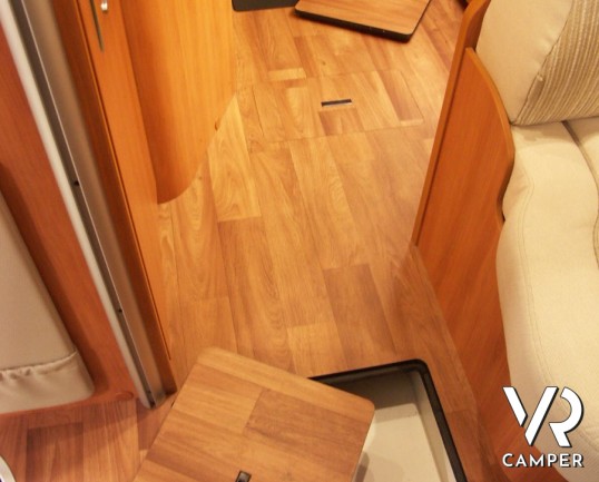 HYMER TRAMP 568 SL: camper semintegrale nuovo con doppio pavimento e letti gemelli con garage.