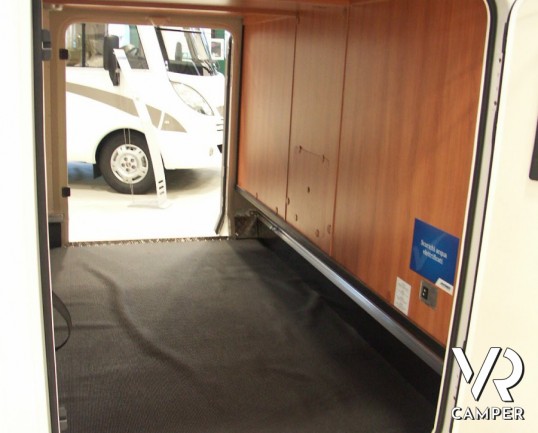 HYMER TRAMP 568 SL: camper semintegrale nuovo con doppio pavimento e letti gemelli con garage.