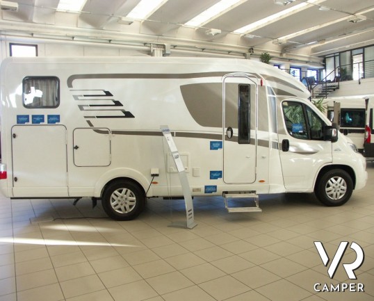 HYMER TRAMP 568 SL: camper semintegrale nuovo con doppio pavimento e letti gemelli con garage.