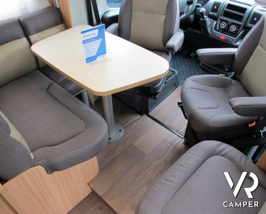 Hymer Tramp 578 GL: camper semintegrale nuovo Hymer sotto i 7 metri con letti gemelli posteriori e garage, 4 posti omologati.