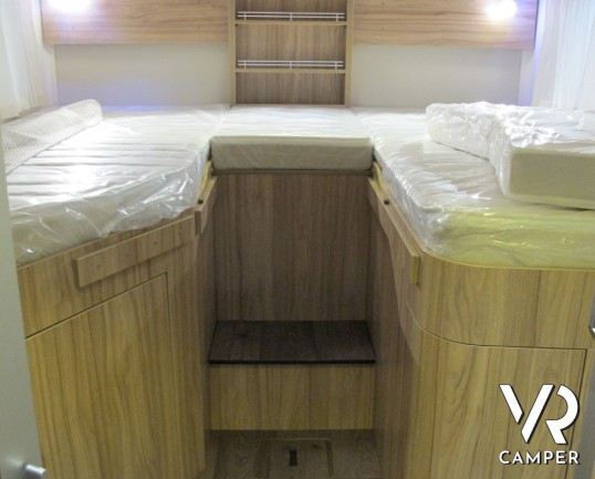 Hymer Tramp 578 GL: camper semintegrale nuovo Hymer sotto i 7 metri con letti gemelli posteriori e garage, 4 posti omologati.