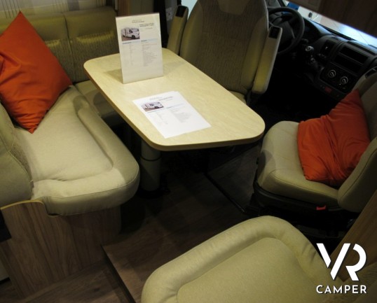 Hymer Tramp 578 GL: camper semintegrale nuovo Hymer sotto i 7 metri con letti gemelli posteriori e garage, 4 posti omologati.