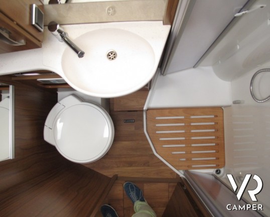 Hymer Tramp 588 SL: camper semintegrale nuovo Hymer con doppio pavimento, letti a castello