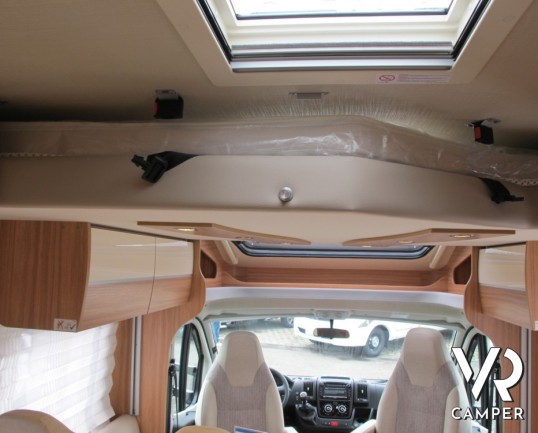 Hymer Tramp 594 GL: semintegrale Hymer nuovo a prezzo speciale con garage e letto matrimoniale in coda, sotto i sette metri di lunghezza