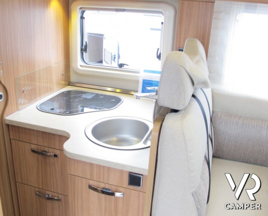 Hymer Tramp 594 GL: semintegrale Hymer nuovo a prezzo speciale con garage e letto matrimoniale in coda, sotto i sette metri di lunghezza
