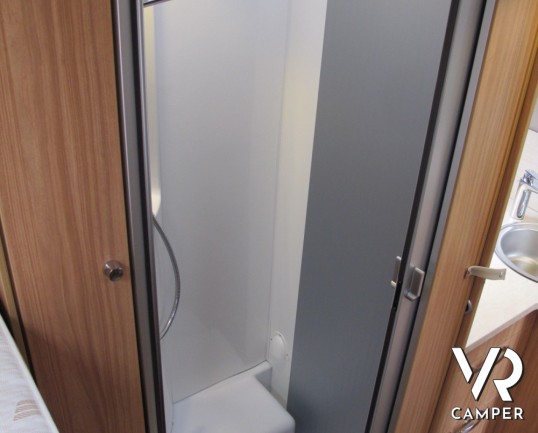 Hymer Tramp 594 GL: semintegrale Hymer nuovo a prezzo speciale con garage e letto matrimoniale in coda, sotto i sette metri di lunghezza