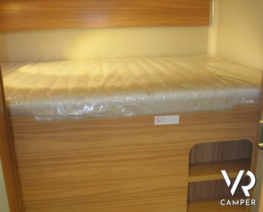 Hymer Tramp 594 GL: camper semintegrale nuovo con letto matrimoniale in coda, doppio armadio, bagno doccia separati e letto basculante.
