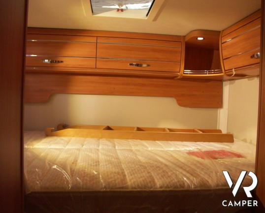Hymer Tramp 614 CL: camper semintegrale nuovo a Torino con il letto matrimoniale in coda, ampio garage, letto basculante, doppio armadio.