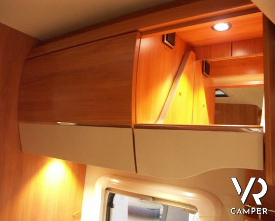 Hymer Tramp 614 CL: camper semintegrale nuovo a Torino con il letto matrimoniale in coda, ampio garage, letto basculante, doppio armadio.