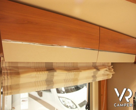 Hymer Tramp 614 CL: camper semintegrale nuovo a Torino con il letto matrimoniale in coda, ampio garage, letto basculante, doppio armadio.