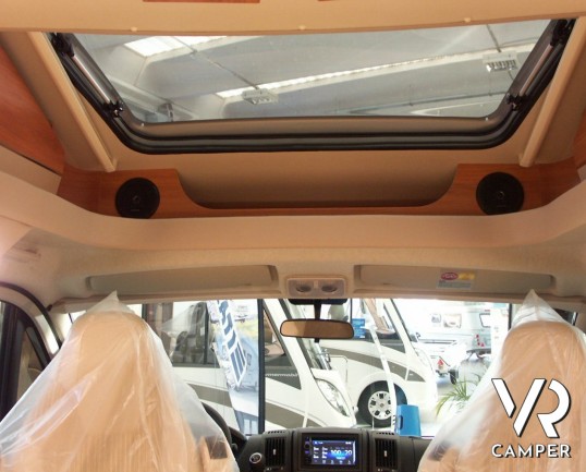Hymer Tramp 614 CL: camper semintegrale nuovo a Torino con il letto matrimoniale in coda, ampio garage, letto basculante, doppio armadio.