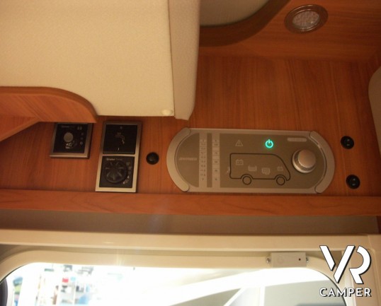 Hymer Tramp 614 CL: camper semintegrale nuovo a Torino con il letto matrimoniale in coda, ampio garage, letto basculante, doppio armadio.