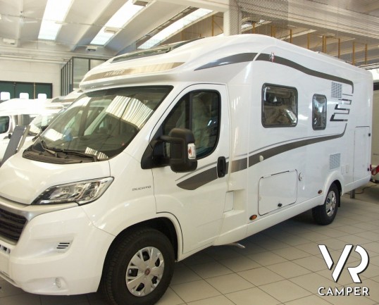 Hymer Tramp 614 CL: camper semintegrale nuovo a Torino con il letto matrimoniale in coda, ampio garage, letto basculante, doppio armadio.