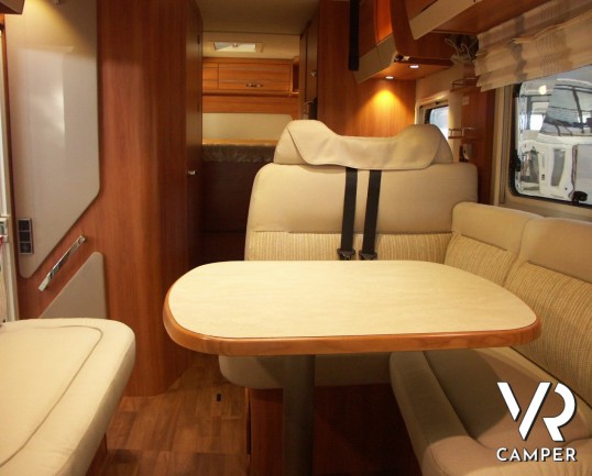 Hymer Tramp 614 CL: camper semintegrale nuovo a Torino con il letto matrimoniale in coda, ampio garage, letto basculante, doppio armadio.