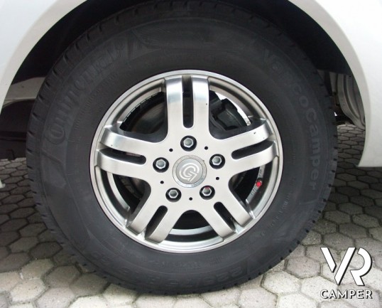 Hymer Tramp 614 SL: camper usato semintegrale con letto matrimoniale in coda e garage.