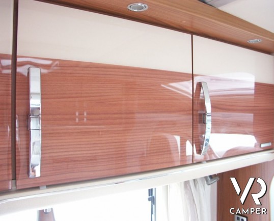 Hymer Tramp 614 SL: camper usato semintegrale con letto matrimoniale in coda e garage.