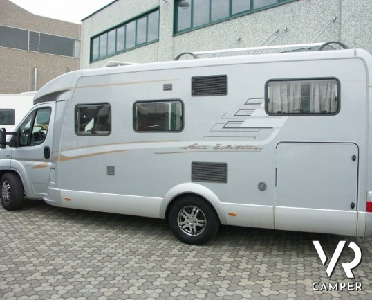 Hymer Tramp 614 SL: camper usato semintegrale con letto matrimoniale in coda e garage.