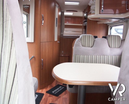 Hymer Tramp 614 SL: camper usato semintegrale con letto matrimoniale in coda e garage.